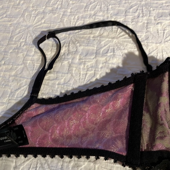 Fabulous brocade bra with lightly padded underwire cups and lace detail. - Picture 9 of 15